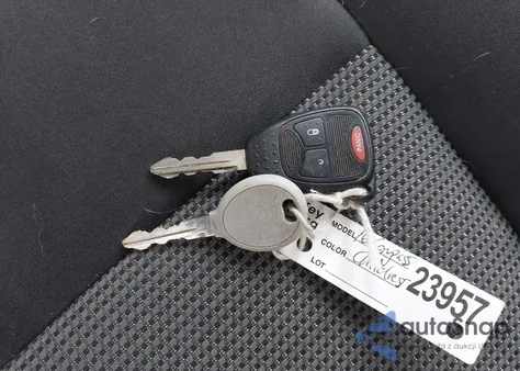 2016 Jeep Compass Sport z USA, uszkodzony, nr VIN 1C4NJDBB2GD733209